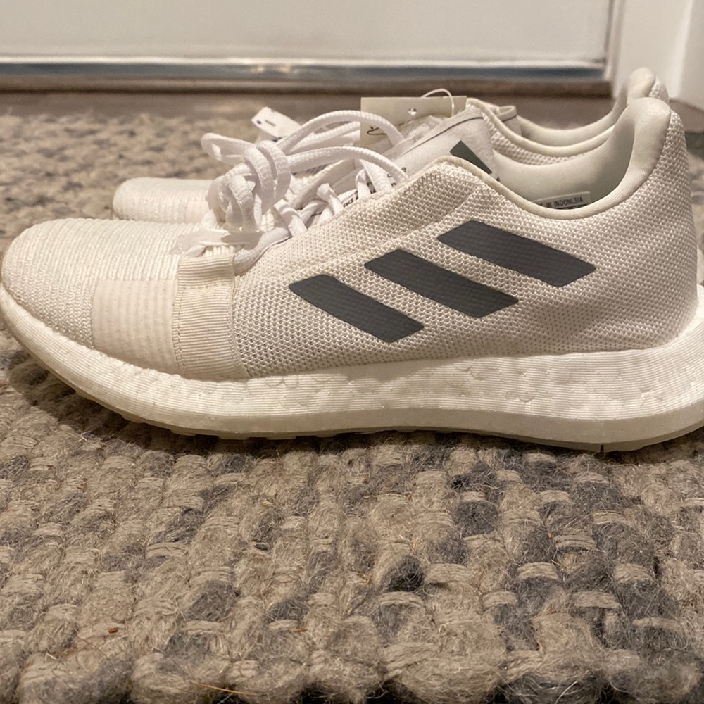 BNWT adidas senseboost white shoes